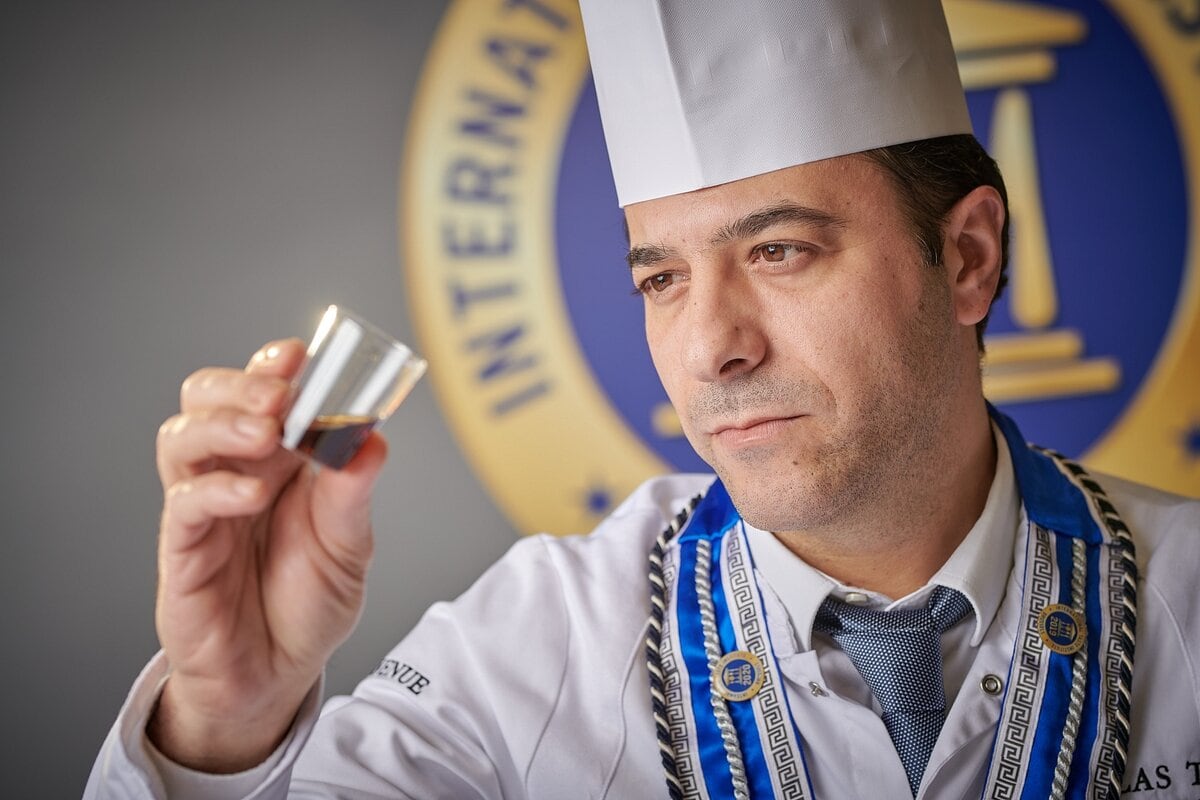 chef tasting honey